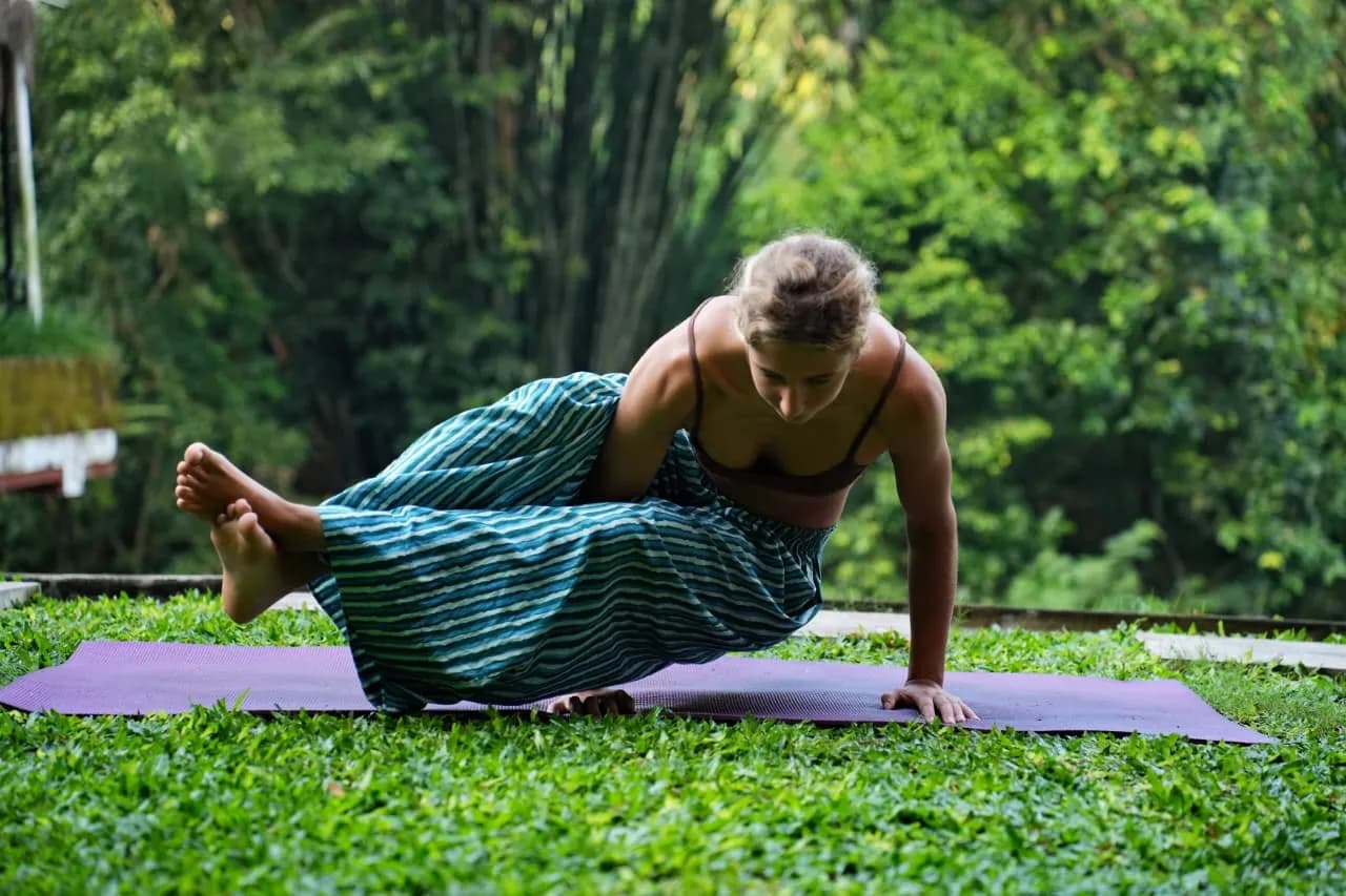 Astavakrasana