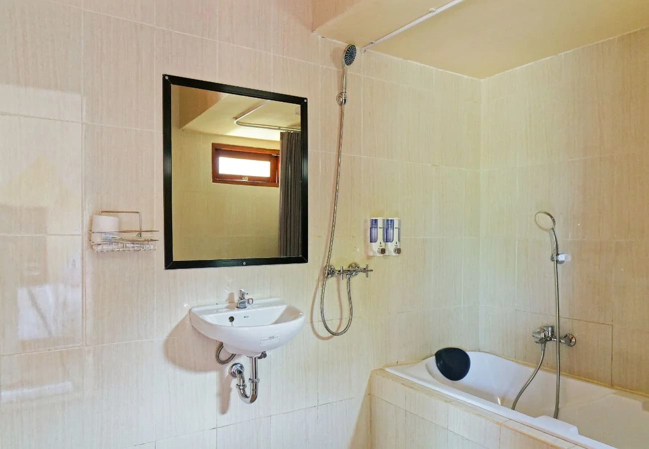 Ensuite Semi-indoor Balinese Bathroom